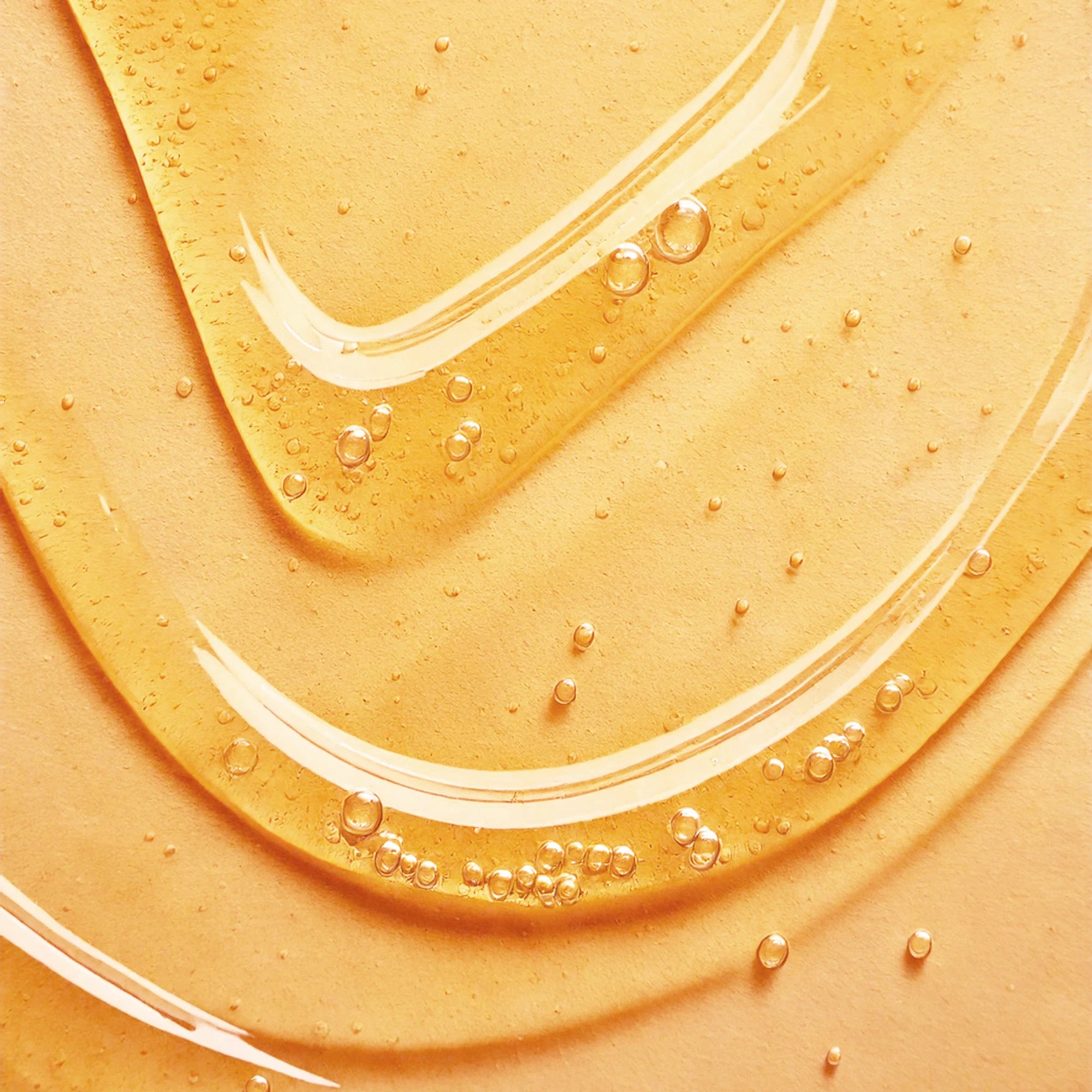 Texture fruitée du Nettoyant Éclat Peau Neuve de Puréality, avec un gel lumineux et des bulles fines illustrant sa fraîcheur et son pouvoir purifiant.
