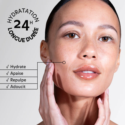 Application de la Crème-Sérum Hydra-Confort Pureality – hydrate, apaise, repulpe et adoucit la peau pendant 24 h.